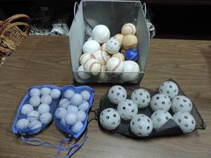 lot 502 image: Mixed lot of balls