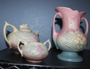 lot 1 image: HULL pottery