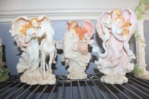 lot 17 image: SERAPHIM CLASSICS - Angel figurines