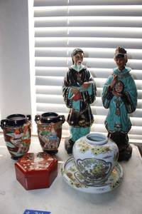 lot 34 image: Asian figurines and vases, see photos