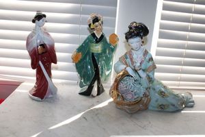 lot 33 image: Asian figurines - 3 total