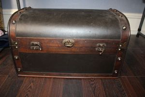 lot 40 image: Wood and leather trunk