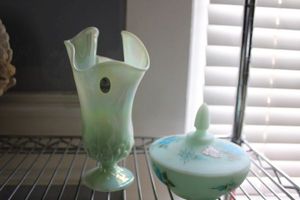 lot 13 image: Fenton glass vase and dish with lid -