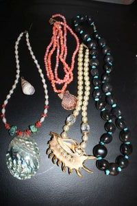 lot 68 image: Jewelry Shell and Mother of Pearl necklaces