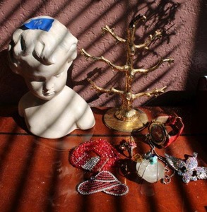 lot 75 image: Jewelry Bust statue, jewelry tree, Heart gemstone pendant, peacock watch and more