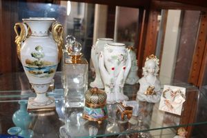 lot 107 image: Household dcor, see photos
