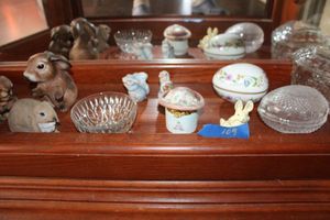lot 109 image: Household dcor LIMOGES porcelain egg, Heavy clear glass heart box, trinket boxes, and bunny figurines, see photos