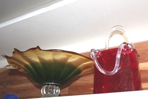 lot 112 image: Colored red glass purse and green and orange footed bowl
