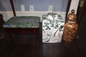 lot 48 image: Two urns and vintage foot stool