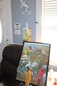 lot 28 image: Wall art bird figurines and framed puzzle