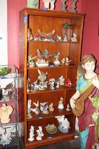lot 129 image: Bookshelf only - 30x14x6ft tall. Removeable shelves (Please pickup on 2nd day)