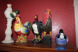 lot 136 image: Rooster figurines