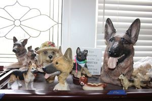 lot 146 image: Dog figurines, see photos