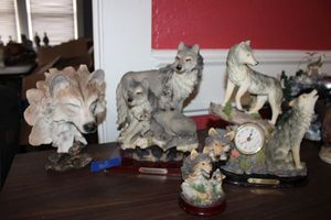 lot 165 image: Wolf figurines