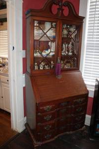 lot 157 image: Mahogany desk hutch only - 33x21x7ft tall PICK UP ON SECOND DAY