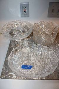 lot 206 image: Lead crystal platter, bowl and pedestal plate
