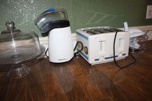 lot 188 image: Kitchen 4 slice toaster, cake plate with lid, popcorn air fryer, and plastic food processorchopper