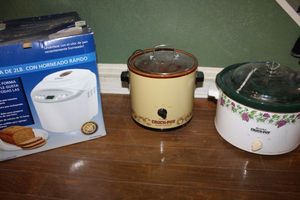 lot 197 image: 2 crockpots and Oster bread maker, see photos