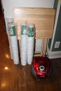 lot 198 image: 2 TV trays, Portable CD player, and paper cups (4 sleeves)