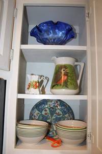 lot 199 image: Kitchen blue hand blown glass bowl, green bowl and pitcher, see photos