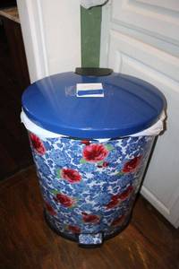 lot 215 image: Blue and red flower trash can with foot pedal