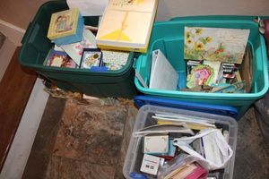 lot 220 image: Greeting cards and notepads