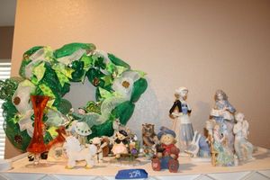 lot 229 image: St. Patricks Day items, and figurines as shown