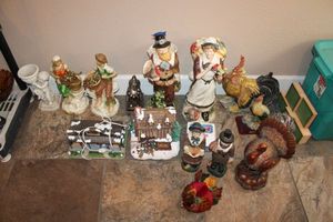 lot 242 image: Thanksgiving items, rooster and turkey figurines, village houses