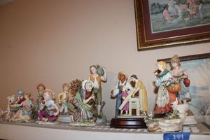 lot 244 image: Figurines and music boxes, includes GOEBEL figurine