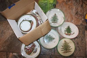 lot 289 image: Christmas plates