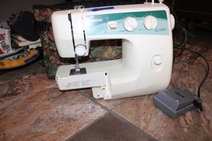lot 265 image: Sewing machine with bag as shown
