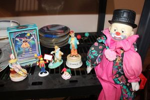 lot 295 image: Clown lot