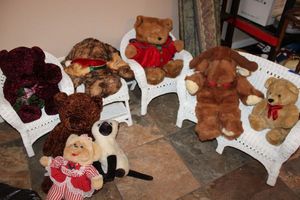 lot 271 image: White wicker child size set with stuffed animals