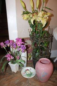 lot 273 image: Lily flower theme lot