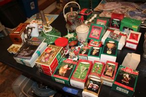 lot 288 image: Christmas ornaments and more