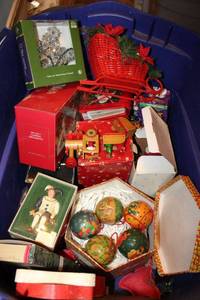 lot 291 image: Christmas decorations
