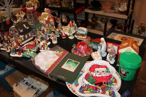 lot 293 image: Christmas village and more