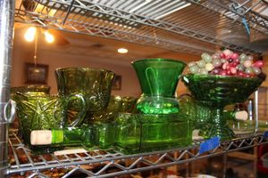lot 277 image: Green glass lot