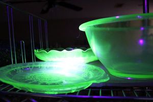 lot 276 image: Green uranium glass, see photos