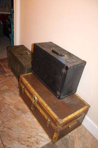 lot 302 image: Vintage trunks as shown - 3 total