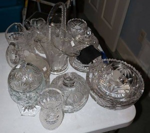 lot 368 image: Lead crystal items bowls, basket, and cups