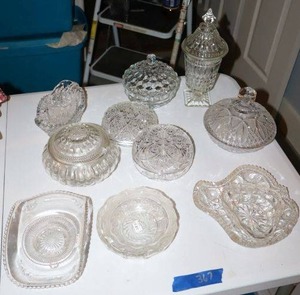 lot 367 image: Clear glass and lead crystal items