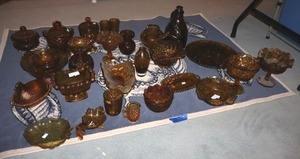lot 372 image: Amber and brown glass lot