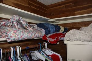 lot 459 image: Blankets