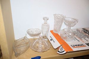 lot 312 image: Crystal and clear glass items