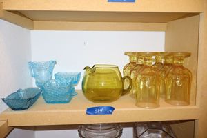lot 314 image: Vintage yellow and blue glass items