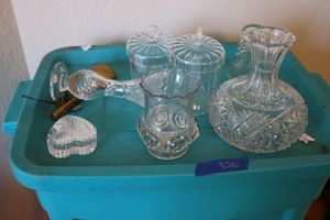 lot 326 image: Lead crystal and clear glass items