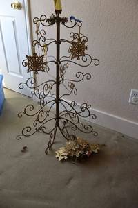 lot 328 image: Decorative gold metal tree with snowflakes