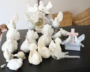 lot 329 image: Dove figurine lot
