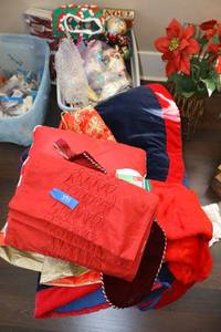lot 391 image: Christmas stockings, tree skirts and decorations